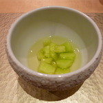 新和食 元永 - メロンをシャンパンスープで～アルコールは飛ばしてあるので安心です・・・（笑）