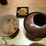 新和食 元永 - 釜炊きのごぼう御飯・青さ海苔の赤だし・香の物
      