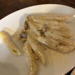 LA PORTA ROSSA - ペンネゴルゴンゾーラ(取り分け後 1/4)