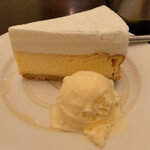 パルファン - フロマージュブランムースとベイクドチーズケーキ　美味しいです。