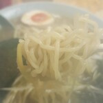 Ramen Shoppu - 麺リフト。カメラ曇っちゃった！