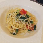 アルベルゴ・バンブー - しらす　ペペロンチーノ