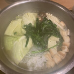 Hakata Mizutaki Hamadaya - 野菜と更にお肉を入れる