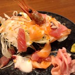 炭火焼鳥専門 個室居酒屋 久保田 - 海鮮こぼれ寿司