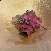 鉄板焼 grow 立川店 - 本日のお造りは昆布締め　春菊やえのきや穂紫蘇と