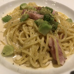 カフェゴーサンブランチ - ベーコンとアボカドのわさびクリームソース