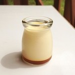 ながわ山彩館 - でいらんぼうのミルクプリン
近くの清水牧場の牛乳使用。滑らかな口当たりでいて、さっぱりとしたプリン。甘さ控えめ。とても美味しい。