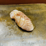 鮨匠 のむら - 【写真㉖】炙り大和叺(鹿児島県開聞岳沖)