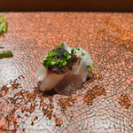 鮨匠 のむら - 【写真⑧】根付き真鯵(鹿児島県開聞岳沖)