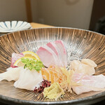 酒肴 Shin - カンパチ・カツオ・イカ
サーモン・鯛・ホタテ