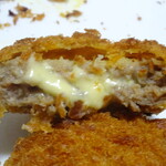 柿安 近鉄四日市精肉店 - とろーりチーズ入りコロッケ