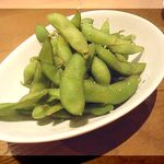 バール デ ぺぺ　 - あつあつ枝豆のイタリア岩塩がけ￥380