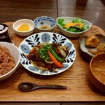 奥出雲玄米食堂井上 - サガリカットステーキと椎茸フライ