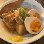 Nihonshu To Uokushi Matsukichi - とろとろ豚の角煮と味玉。凄く柔らかく味付けも辛過ぎず薄過ぎず、めちゃ美味しい。