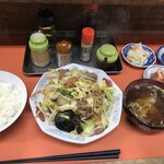 Rairai Ken - 肉野菜炒め定食（750円）