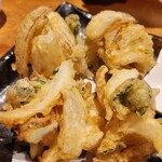 すしダイニング清水 - 新玉ねぎのかき揚げ、衣サクサクで甘い！