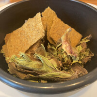 Goh - つまみ
                      ふきのとう
                      バターの香りのサブレに味噌パウダー