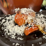 hou - こちらは焼き上げの後にチーズをかけてくれる