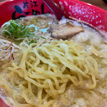 Katae Ramen - 濃厚ながら優しいお味のスープに太いちぢれ麺。