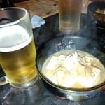 豚丸 - もつ煮と生ビール(^^)