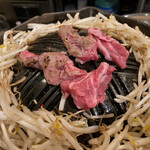 羊肉炭火焼 肉汁屋 - 