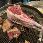 羊肉炭火焼 肉汁屋 - 