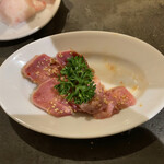 羊肉炭火焼 肉汁屋 - 