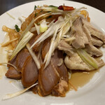 Chinese Dining 私家菜館・福 - 三種の前菜盛合せ: 蒸し鶏、葱チャーシュー、くらげ、慌てて作ったのかネギの切り方などちょっと雑だったけど味はよかった。
