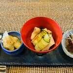 今石飯店 涼華 - 特選前菜盛り合わせ
      ・本カツオ　中華刺身
      ・きなこ豚バラ　雲白肉
      ・ホワイトアスパラ天ぷら