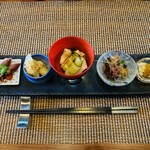 今石飯店 涼華 - 特選前菜盛り合わせ
      ・富山県産ホタルイカのスチーム
      ・有明クラゲ　棒棒鶏
      ・本カツオ　中華刺身
      ・きなこ豚バラ　雲白肉
      ・ホワイトアスパラ天ぷら