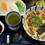 いずみ庵 - 料理写真:天うどん寿司セット 1,320円(二つ目の湯飲みが付いてきました)