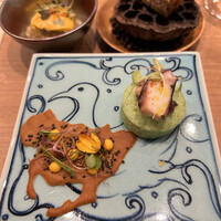 Restaurant Honjin - Amuse
                    ・ほうろくチュイルVol.2
                    ・神経締め日間賀島蛸のコンフィ
                    ・田島蓮園蓮根 いさむポーク挟み揚げ
                    ・いさむポーク 武ちゃん農場ハッピーキャロットの
                    ムース