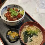 地魚酒場 魚八商店 - まぐろ漬け丼セット