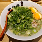 くろ・とんラーメン黒兵衛 - くろ・とんラーメン＋半熟玉子