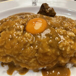 インデアンカレー - 右から食べてタマゴ残して左から食べる、最後に真ん中