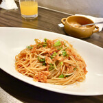 ピッツエリアバール　CACTUS　D'ORO - 桜海老となばなのトマトソース　スパゲティ