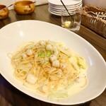 ピッツエリアバール　CACTUS　D'ORO - ホタテ小柱と春キャベツのとびこクリームソース　生パスタ（乾麺に変更）