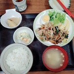 あぐりキッズ - かぁちゃん定食(日替り) 野菜炒め焼肉定食