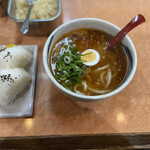 手打ちうどん　こんぴらさん - ピリカラうどん＋おにぎり2コ（上から）