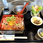 焼肉 蔵人 - 黒毛和牛のステーキ重ご飯大盛り（税込1,850円）