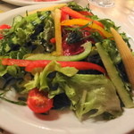 ザ・ホフブロウ - コンビネーションサラダ　直径約30㌢にてんこ盛り