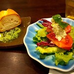 伊酒家 ボーノ - トマトと自家製リコッタチーズのカプレーゼ