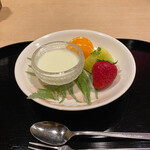 和ごころ 泉 - 水菓子　苺、メロン、柑橘、ババロア