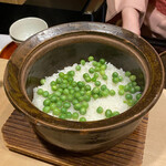 和ごころ 泉 - 食事　青えんどうの土鍋炊き込みご飯、自家製お漬物、浅利と昆布の佃煮