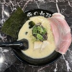 らーめん 豚の奴隷 - 料理写真:奴隷とんこつラーメン　880円