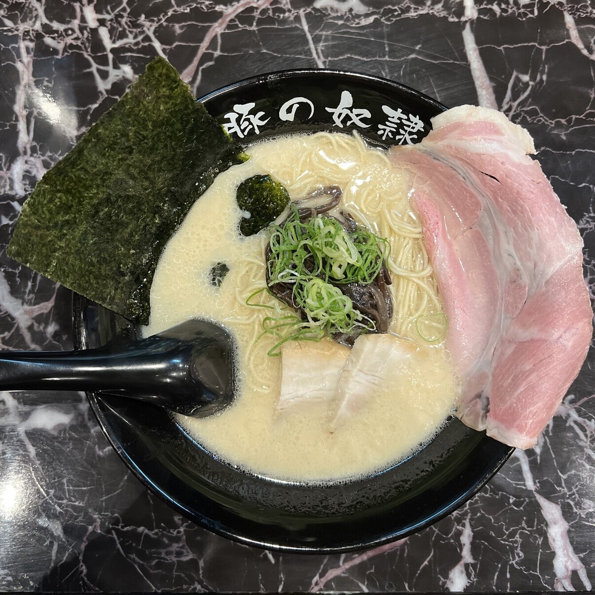 豚隷 