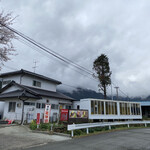 Minamiaso Oganikku Kafe Asobio - 側道の向かいが『大地の風』さん
