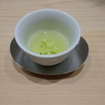 鮨こゝろ - 水だしの しずく茶（心さん のお茶畑 で 作ってもらってます )