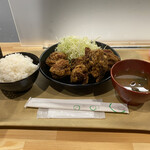 唐揚げ専門店 から揚げまる - ⭐️からまる唐揚げ定食300g¥840→¥890
　※1年前に比べ¥50値上げ
　※ご飯　味噌汁お代わり無料
　※後会計　キャッシュレス決済