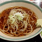 弥助そば - 冷がけ。単品としては少なめなので、蕎麦をメインにしたいなら別をオススメ。